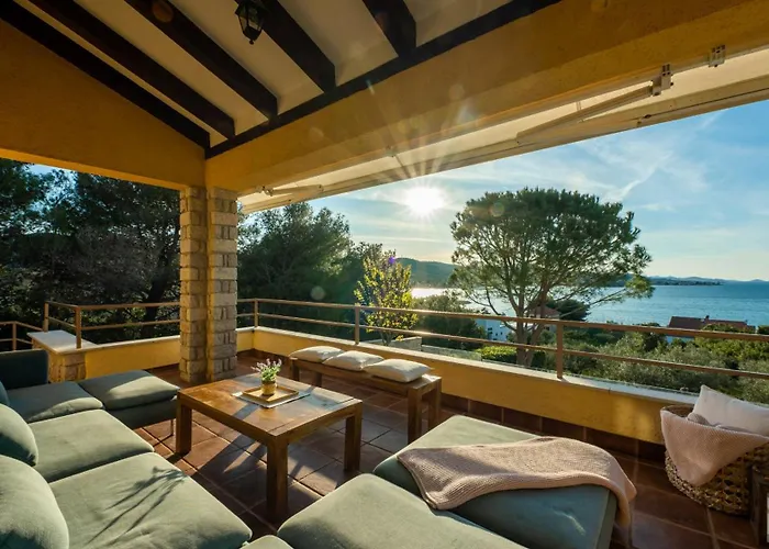 Barotul With Pool Vila
