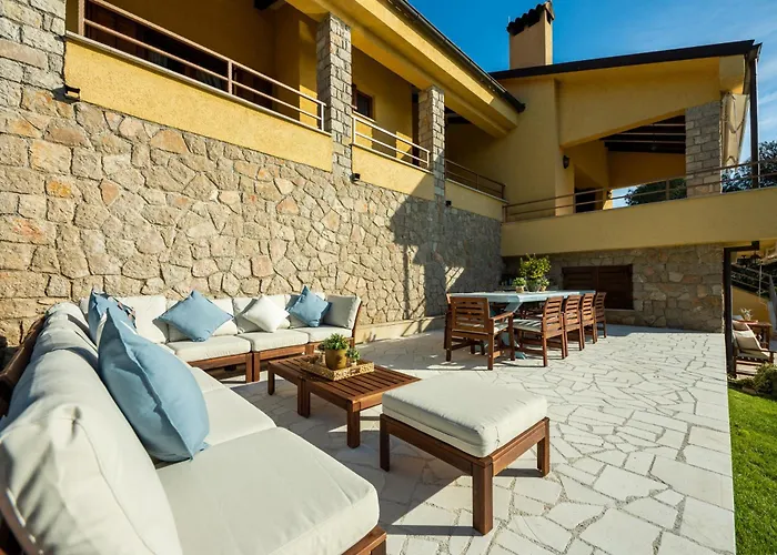 Barotul With Pool Vila