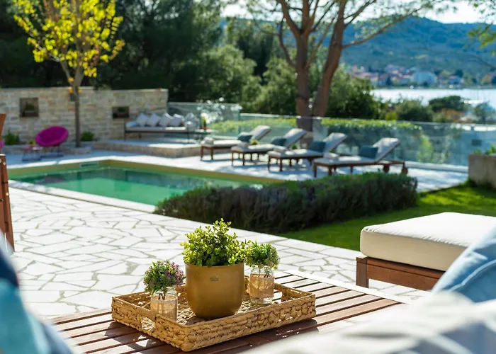 Barotul With Pool