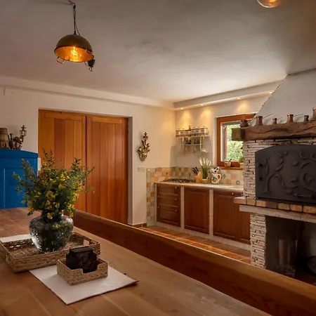 Villa Barotul With Pool