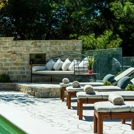 Barotul With Pool Villa *