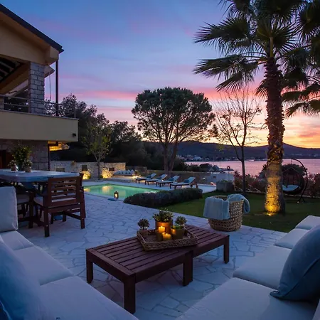 Barotul With Pool Villa *