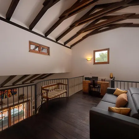 Villa Barotul With Pool