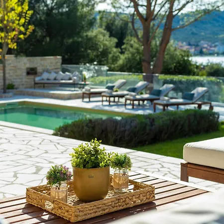 Barotul With Pool