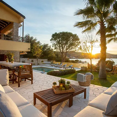 Barotul With Pool Villa *