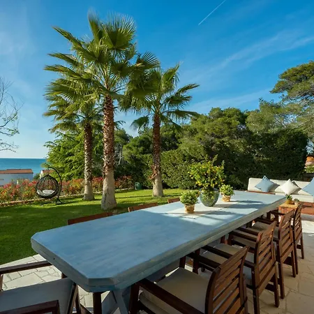 Barotul With Pool Villa *