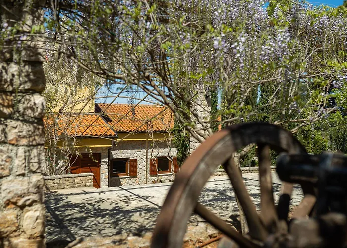 Вилла Barotul With Pool