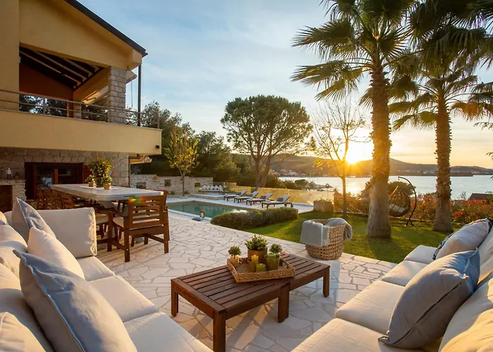 Barotul With Pool Вилла *