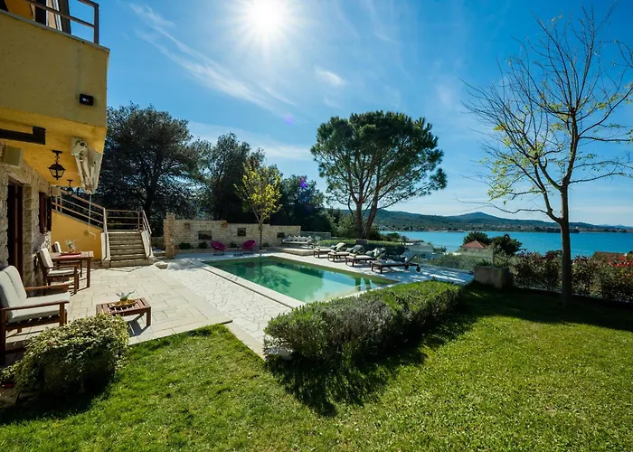 Barotul With Pool Вилла