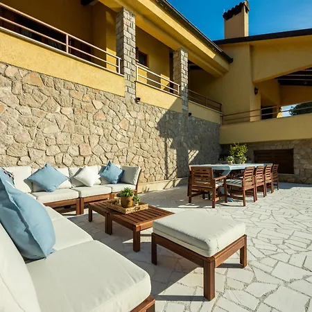 Barotul With Pool Vila
