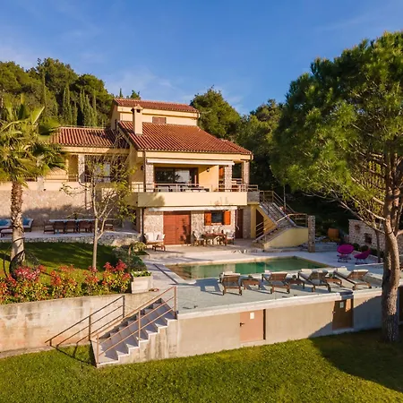 וילה Barotul With Pool *